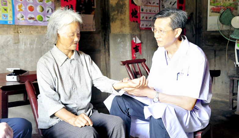 湖北省中醫(yī)院深入十堰市竹山縣寶豐鎮(zhèn)開展精準(zhǔn)扶貧結(jié)對幫扶工作