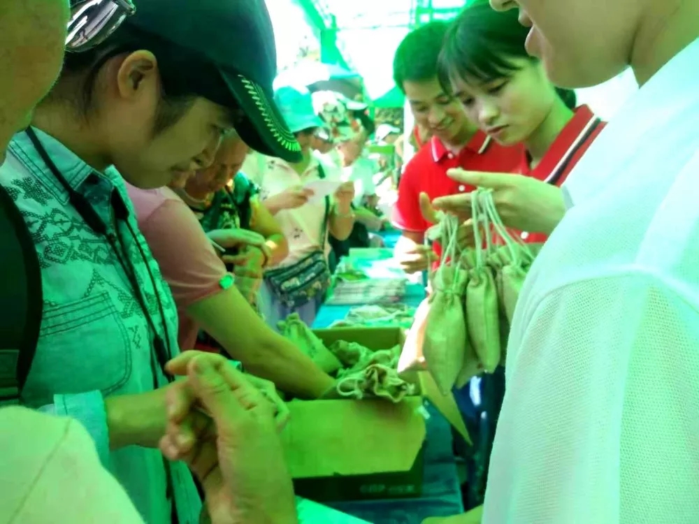 面對各種中醫(yī)藥知識(shí)提問，市民踴躍作答